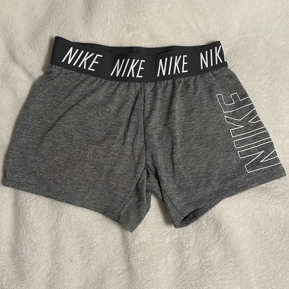 gray nike dri fit shorts
